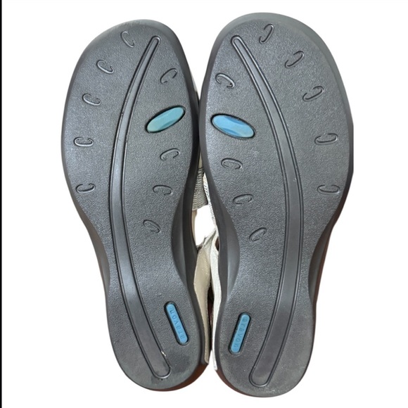 Aravon Women's Power Comfort Three Strap Heeled Tan Sandal Sz 7 - Picture 11 of 12